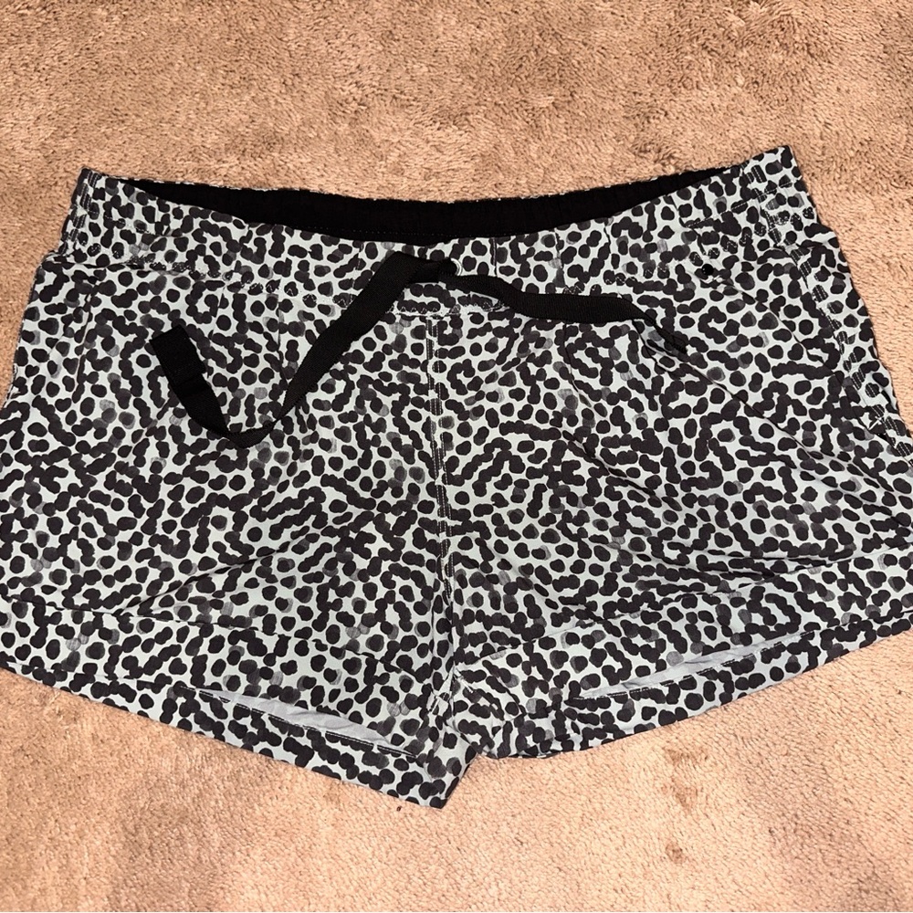 EUC Lululemon Spring Breakaway Shorts Size 12